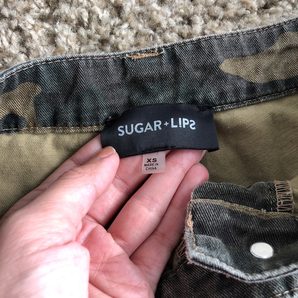 Camo High Rise Shorts - Picture 5 of 7